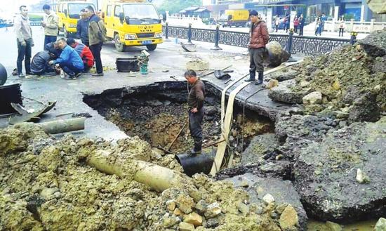 ���ι�ˮ�ܵ�����  �����ڹ�������ȡˮ